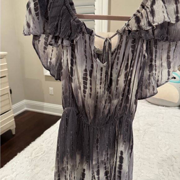 Elegant Black and White Romper - Picture 2 of 2